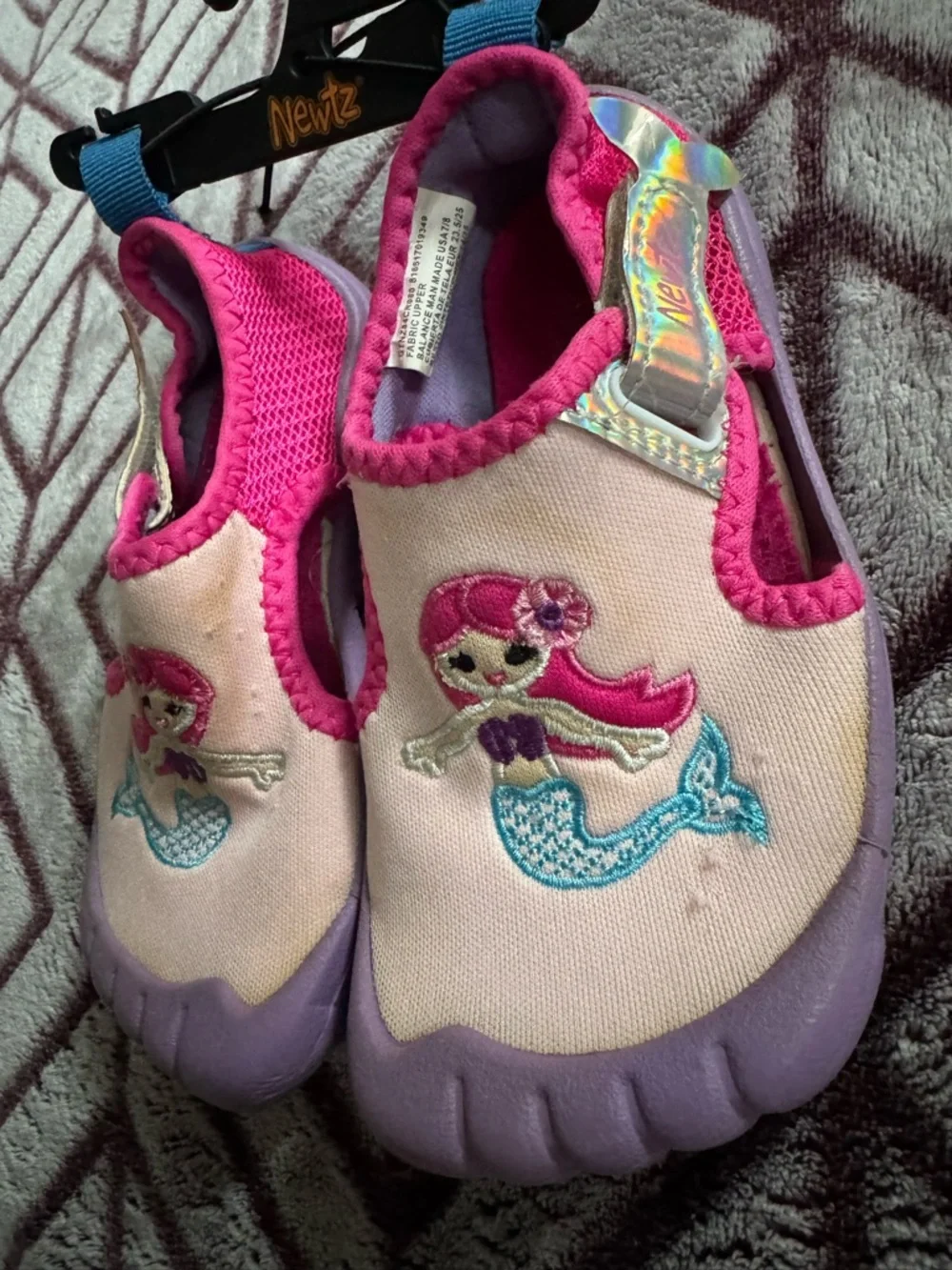 Newtz Mermaid Water Shoes Velcro Pink/Purple Holographic Size 7/8 Toddler Girls